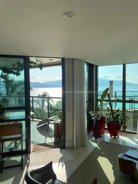 Apartamento com 3 Dormitórios sendo 2 Suítes | 2 Vagas | Frente Mar