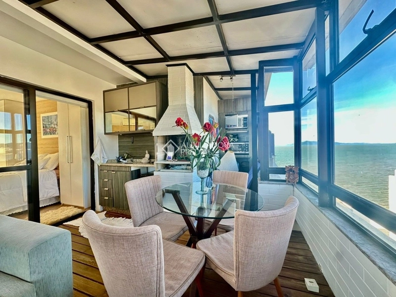 Cobertura diferenciada á venda no Centro de Floripa: 1ª foto da galeria de imagens do imóvel