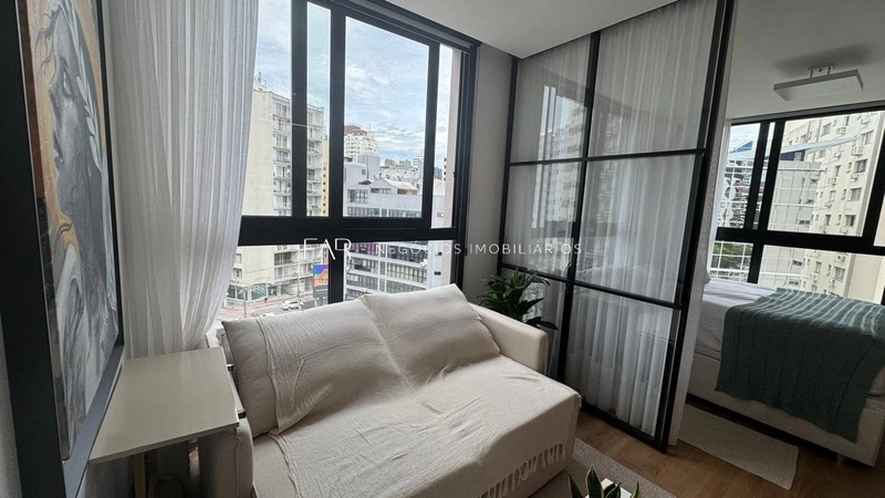 Estúdio a venda no centro mobiliado e equipado com 37 m² privativos: 3ª foto da galeria de imagens do imóvel