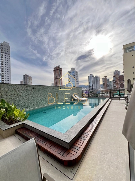 Apartamento na Meia Praia Pronto para Morar