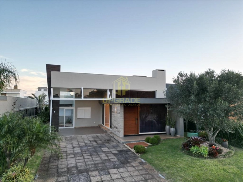 Viva o luxo e o conforto em uma casa moderna e com piscina.: 32ª foto da galeria de imagens do imóvel