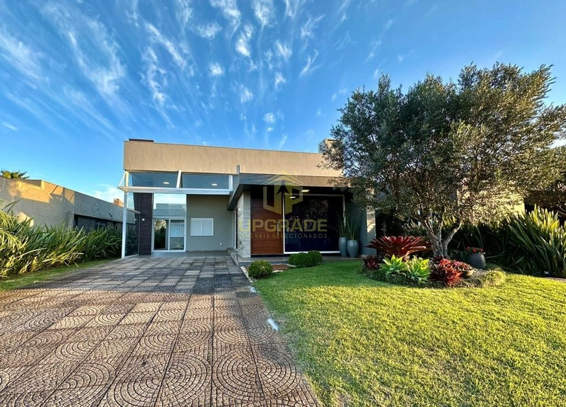 Viva o luxo e o conforto em uma casa moderna e com piscina.: 35ª foto da galeria de imagens do imóvel