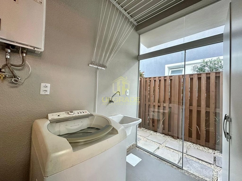 Viva o luxo e o conforto em uma casa moderna e com piscina.: 28ª foto da galeria de imagens do imóvel