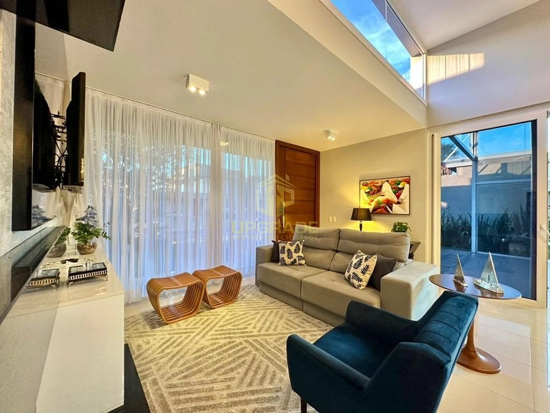 Viva o luxo e o conforto em uma casa moderna e com piscina.: 33ª foto da galeria de imagens do imóvel