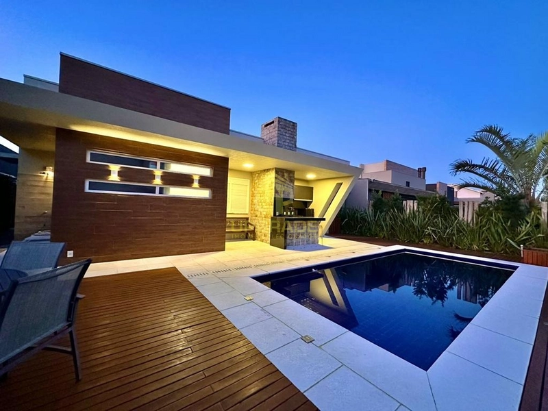 Viva o luxo e o conforto em uma casa moderna e com piscina.: 21ª foto da galeria de imagens do imóvel