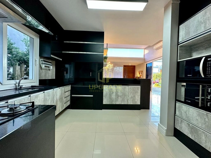 Viva o luxo e o conforto em uma casa moderna e com piscina.: 4ª foto da galeria de imagens do imóvel