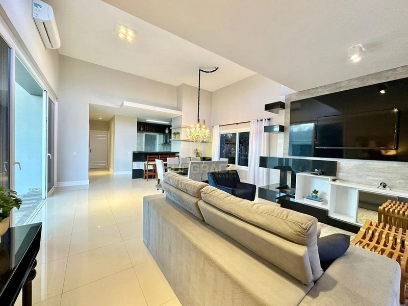 Viva o luxo e o conforto em uma casa moderna e com piscina.: 47ª foto da galeria de imagens do imóvel