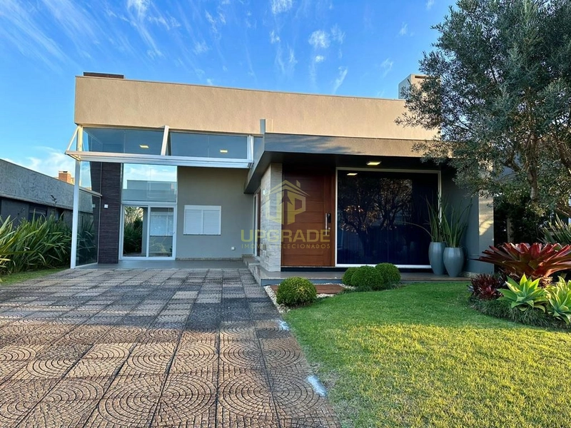 Viva o luxo e o conforto em uma casa moderna e com piscina.: 44ª foto da galeria de imagens do imóvel