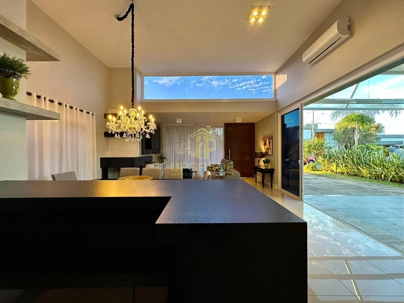 Viva o luxo e o conforto em uma casa moderna e com piscina.: 7ª foto da galeria de imagens do imóvel