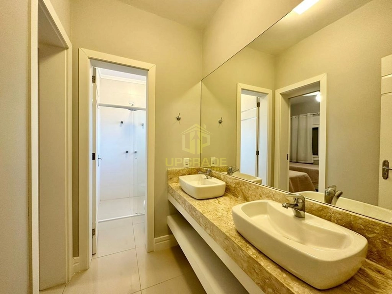 Viva o luxo e o conforto em uma casa moderna e com piscina.: 8ª foto da galeria de imagens do imóvel