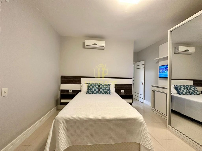 Viva o luxo e o conforto em uma casa moderna e com piscina.: 34ª foto da galeria de imagens do imóvel