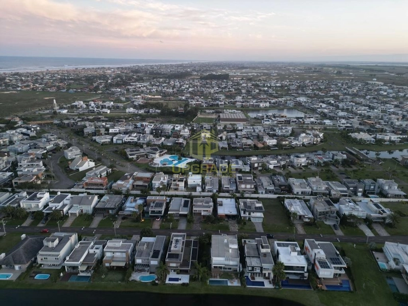Viva o luxo e o conforto em uma casa moderna e com piscina.: 19ª foto da galeria de imagens do imóvel