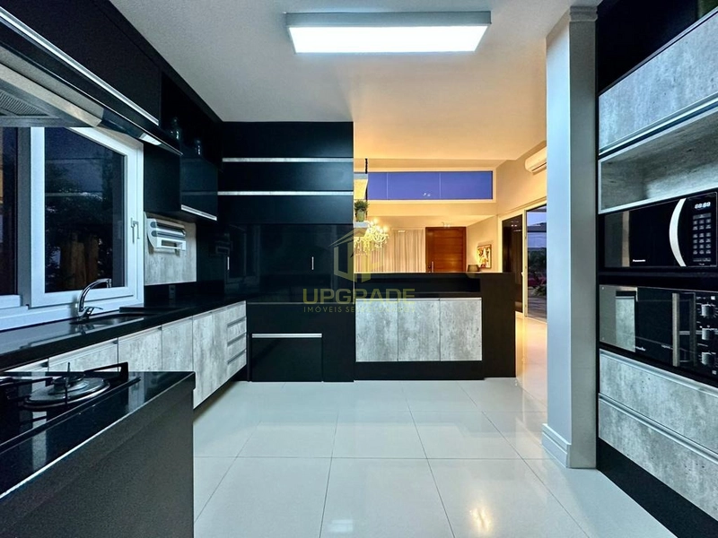 Viva o luxo e o conforto em uma casa moderna e com piscina.: 27ª foto da galeria de imagens do imóvel