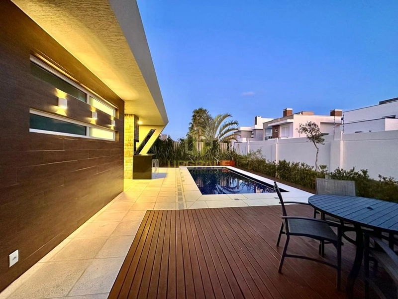 Viva o luxo e o conforto em uma casa moderna e com piscina.: 20ª foto da galeria de imagens do imóvel