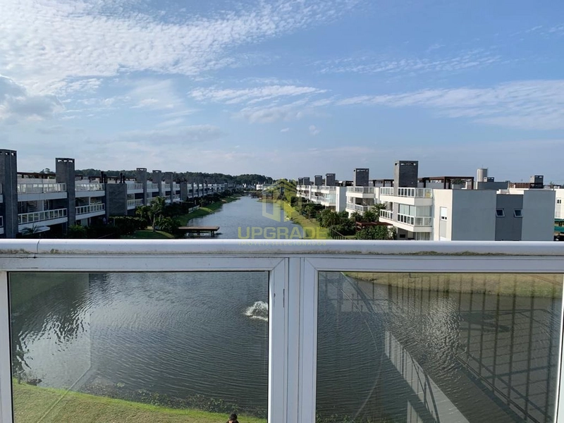 Sua casa dos sonhos: beira lago, vista panorâmica e segurança completa