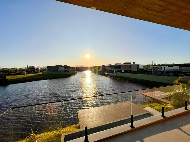 Maravilhosa mansão beira a lago: 36ª foto da galeria de imagens do imóvel