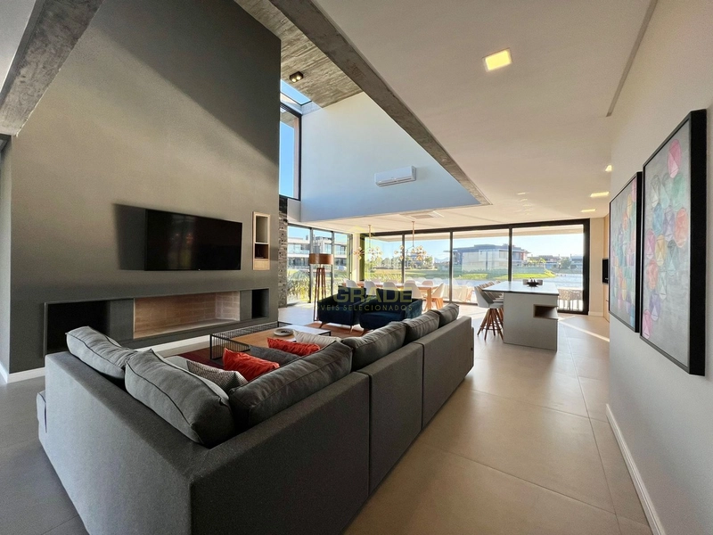 Maravilhosa mansão beira a lago: 30ª foto da galeria de imagens do imóvel