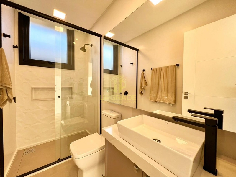 Maravilhosa mansão beira a lago: 34ª foto da galeria de imagens do imóvel