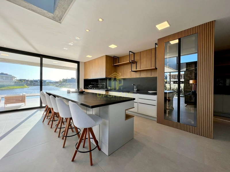 Maravilhosa mansão beira a lago: 42ª foto da galeria de imagens do imóvel