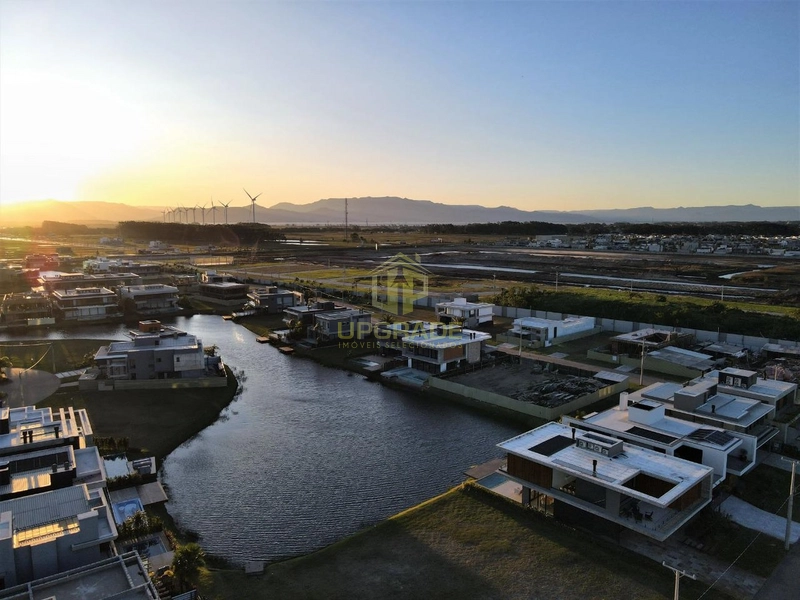 Maravilhosa mansão beira a lago: 21ª foto da galeria de imagens do imóvel