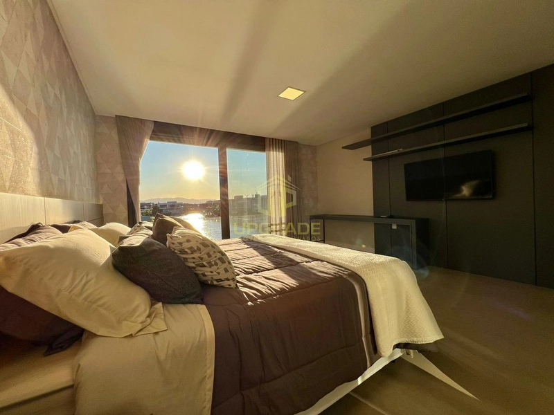 Maravilhosa mansão beira a lago: 37ª foto da galeria de imagens do imóvel