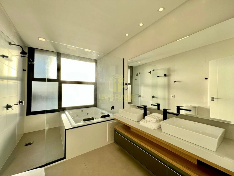 Maravilhosa mansão beira a lago: 31ª foto da galeria de imagens do imóvel