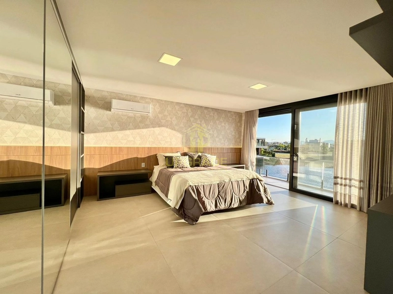 Maravilhosa mansão beira a lago: 29ª foto da galeria de imagens do imóvel