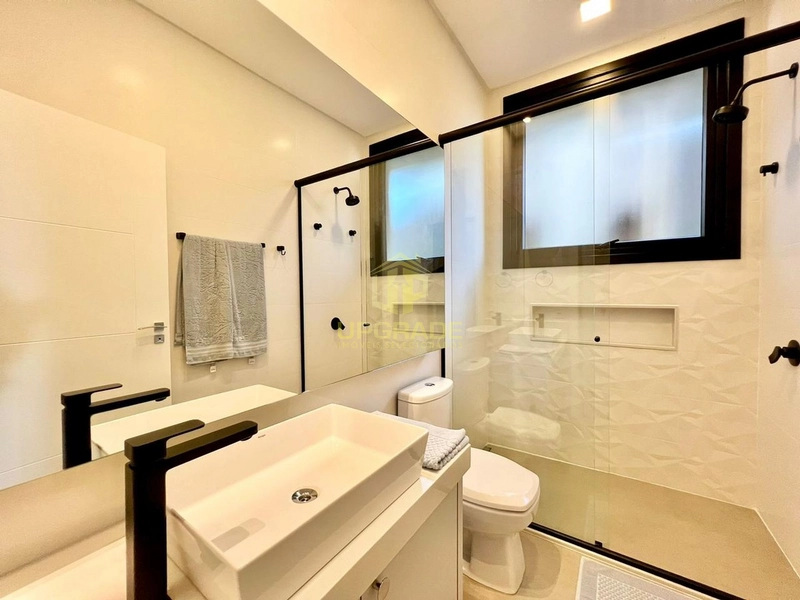 Maravilhosa mansão beira a lago: 10ª foto da galeria de imagens do imóvel