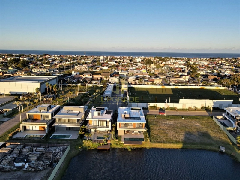 Maravilhosa mansão beira a lago: 28ª foto da galeria de imagens do imóvel
