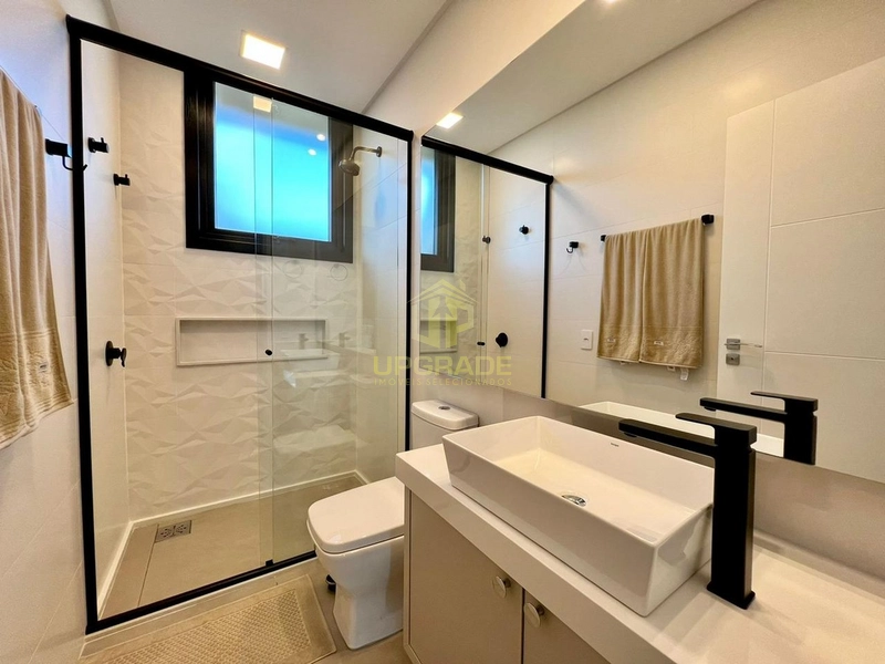 Maravilhosa mansão beira a lago: 23ª foto da galeria de imagens do imóvel