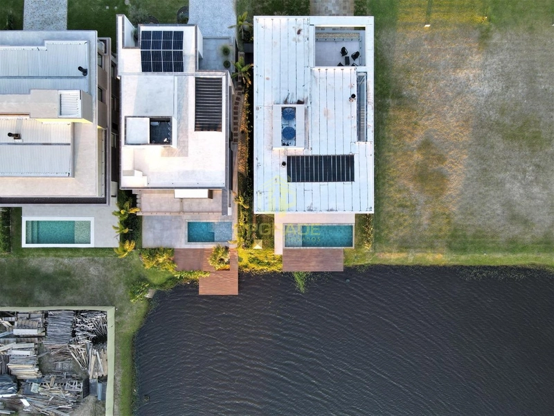 Maravilhosa mansão beira a lago: 7ª foto da galeria de imagens do imóvel