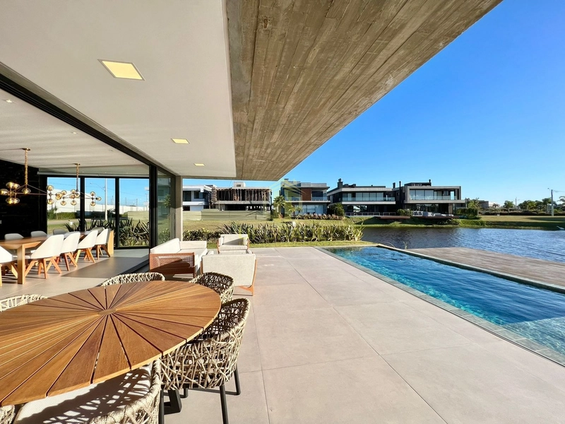 Maravilhosa mansão beira a lago: 45ª foto da galeria de imagens do imóvel