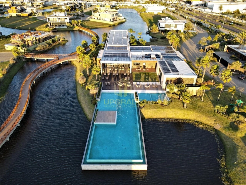 Maravilhosa mansão beira a lago: 13ª foto da galeria de imagens do imóvel