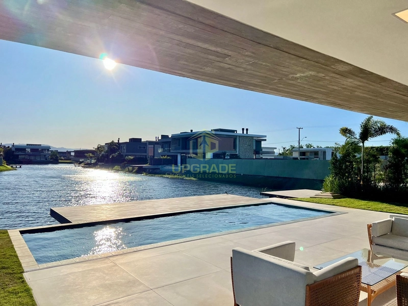 Maravilhosa mansão beira a lago: 15ª foto da galeria de imagens do imóvel