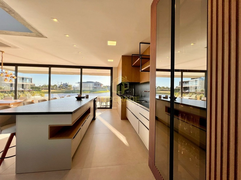 Maravilhosa mansão beira a lago: 32ª foto da galeria de imagens do imóvel