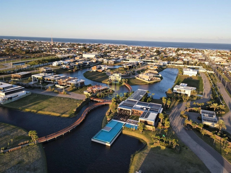 Maravilhosa mansão beira a lago: 41ª foto da galeria de imagens do imóvel