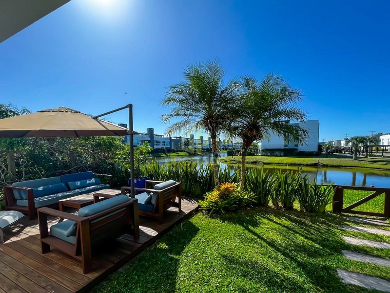 A areia da praia é uma das minhas melhores terapias.