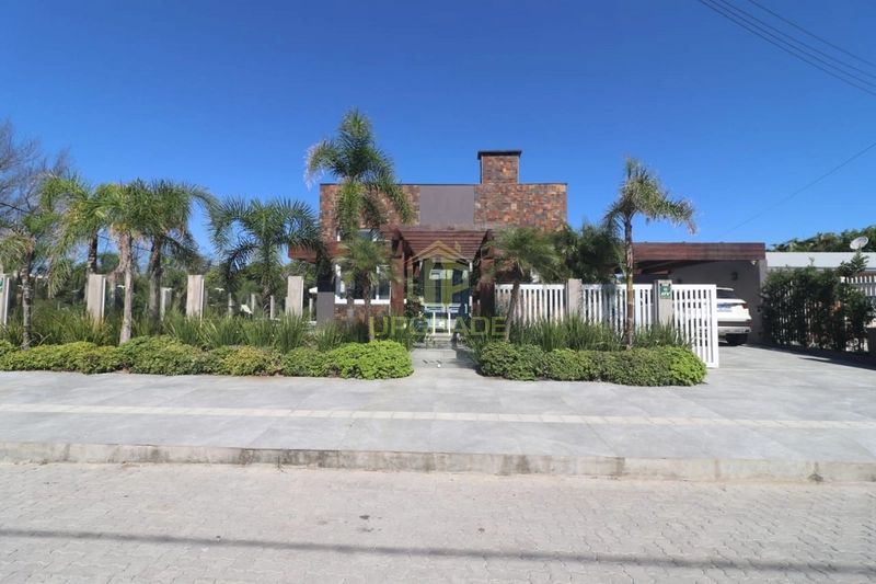 Um amor, um verão, uma praia e nada mais.