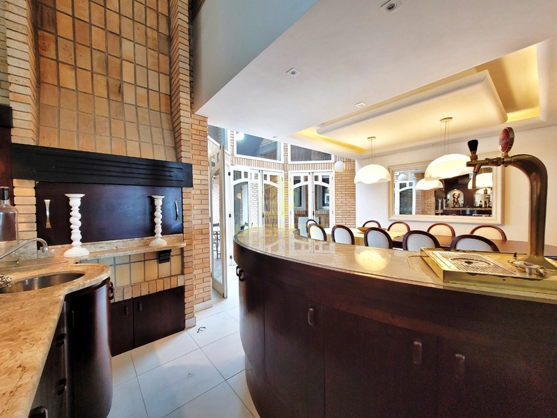 Olha o mar, a vida não pode ser pequena com uma imensidão daquelas.: 32ª foto da galeria de imagens do imóvel