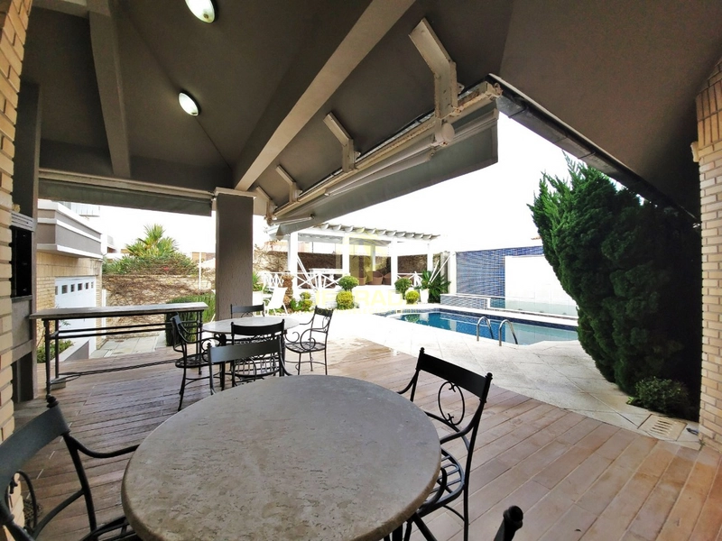 Olha o mar, a vida não pode ser pequena com uma imensidão daquelas.: 47ª foto da galeria de imagens do imóvel