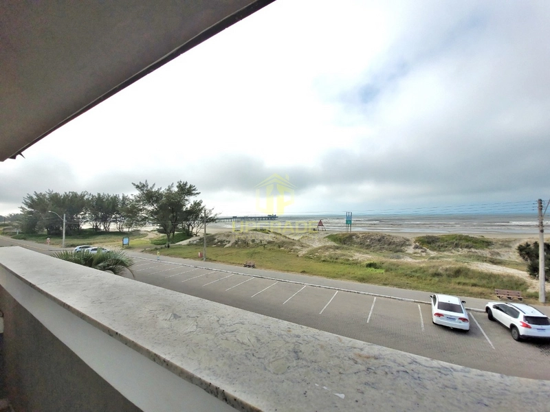 Olha o mar, a vida não pode ser pequena com uma imensidão daquelas.: 16ª foto da galeria de imagens do imóvel