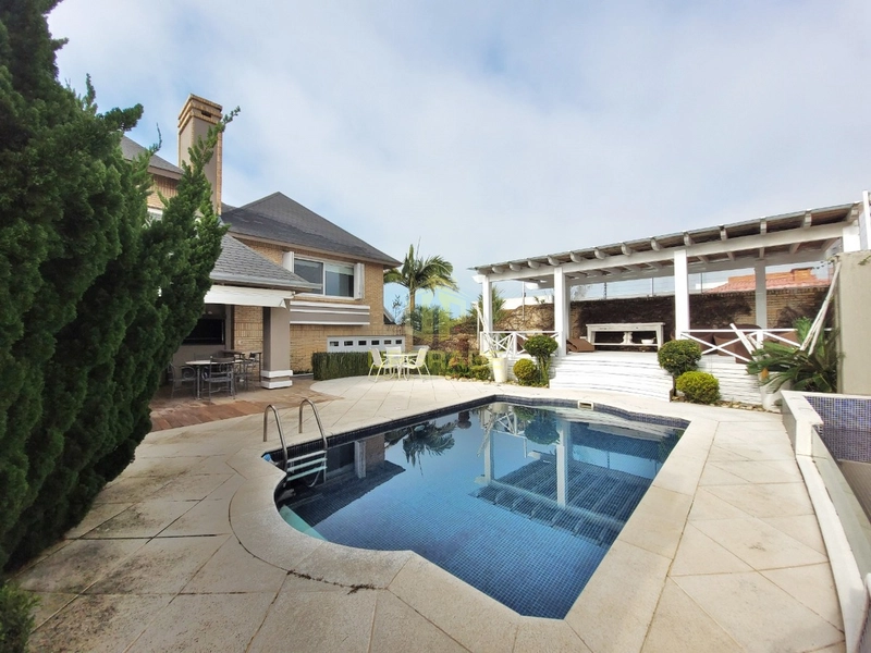 Olha o mar, a vida não pode ser pequena com uma imensidão daquelas.: 55ª foto da galeria de imagens do imóvel