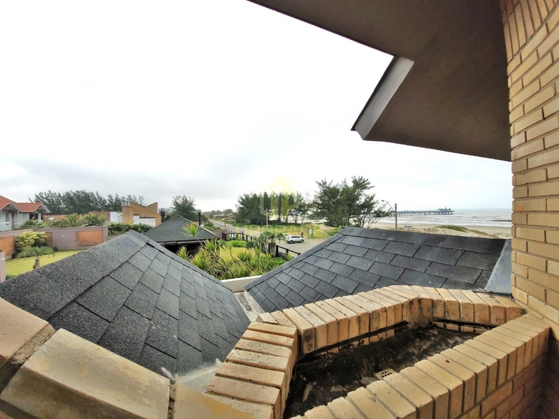 Olha o mar, a vida não pode ser pequena com uma imensidão daquelas.: 25ª foto da galeria de imagens do imóvel