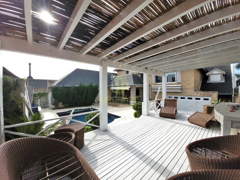 Olha o mar, a vida não pode ser pequena com uma imensidão daquelas.: 52ª foto da galeria de imagens do imóvel