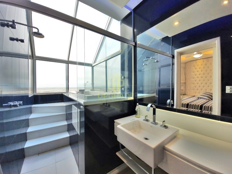 Olha o mar, a vida não pode ser pequena com uma imensidão daquelas.: 19ª foto da galeria de imagens do imóvel