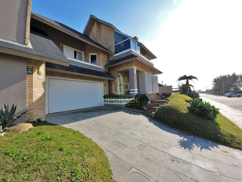 Olha o mar, a vida não pode ser pequena com uma imensidão daquelas.: 2ª foto da galeria de imagens do imóvel