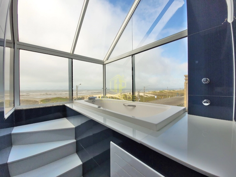 Olha o mar, a vida não pode ser pequena com uma imensidão daquelas.: 18ª foto da galeria de imagens do imóvel