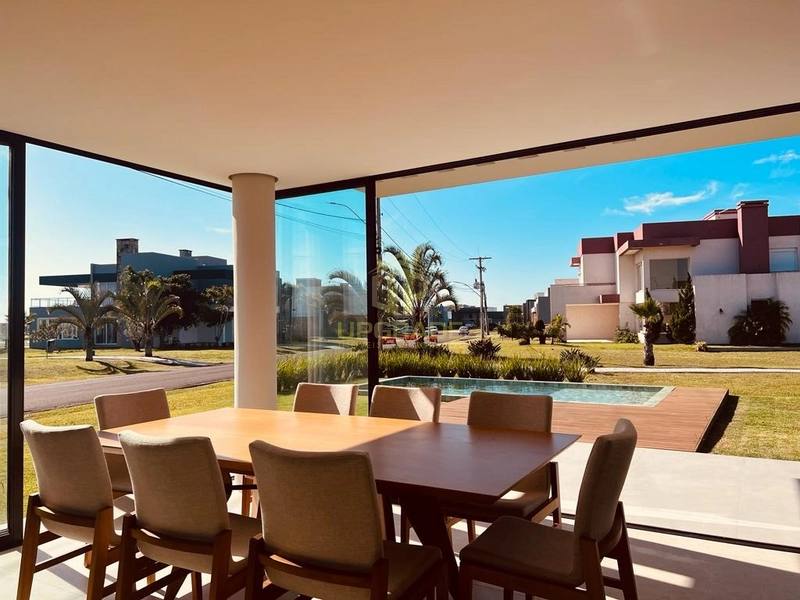 Na praia, tudo tem uma luz diferente.: 4ª foto da galeria de imagens do imóvel