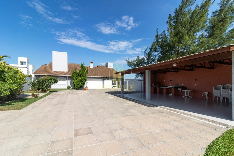 Para quem ama a praia, a vida é sempre verão: 3ª foto da galeria de imagens do imóvel