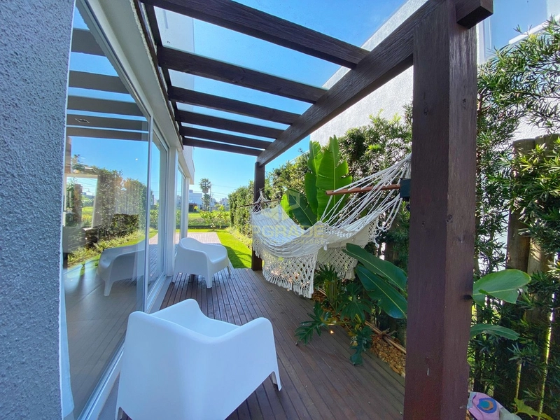 Areia no pé e cabeça no mar, a praia é minha vida, meu amor e meu lar.: 8ª foto da galeria de imagens do imóvel